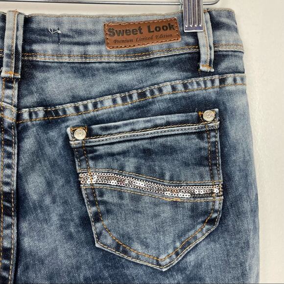 Distressed Acid Wash Jeans with Sequins Sweet Look - Picture 9 of 11